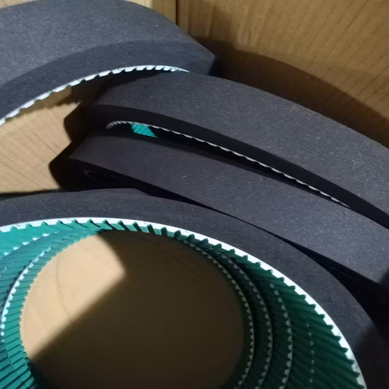 Cinghia a V in gomma industriale fasciata a coste avvolta a coste con trasmissione a ingranaggi sincroni del trasportatore a ventola in PVC poli PU per automobili